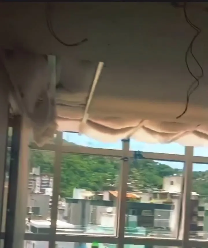 Cortineiro com isolamento em lã de PET sobre a janela
