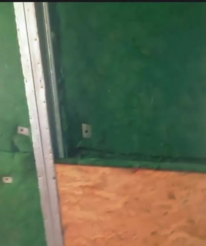 Parede dupla com isolamento e placa de reforço em OSB na parte inferior