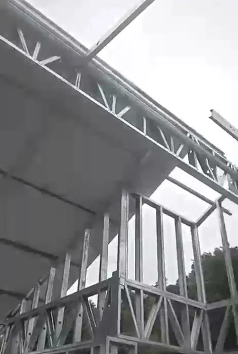 Telhado apoiado sobre as paredes estruturais de steel frame